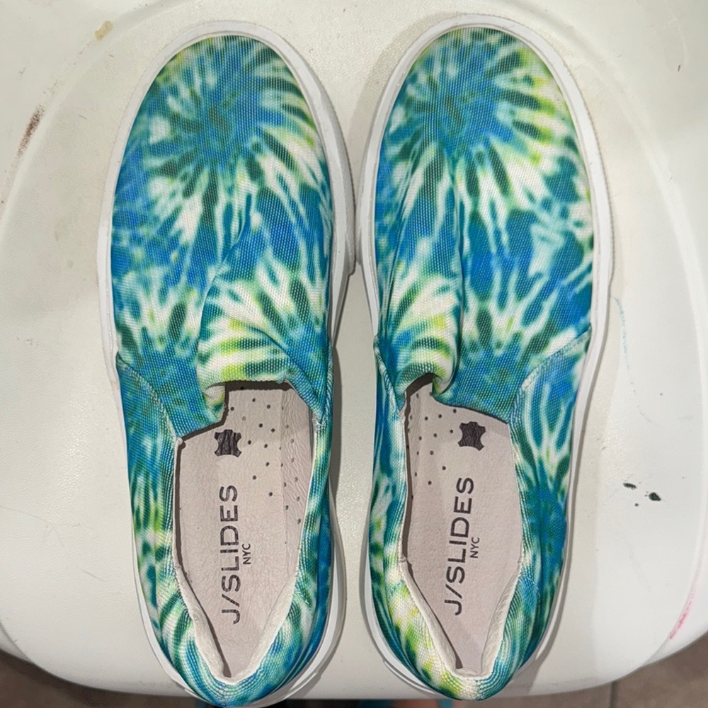 J/SLIDES Kids Vibrant Tie-Dye Slip-On Sneakers
